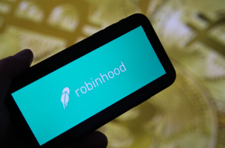 5 Million Client Email Addresses, 2 Million Client Names Compromised in Recent Robinhood Security Breach