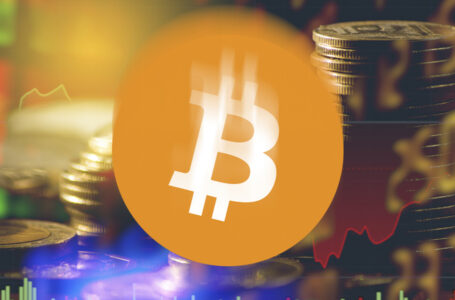 Long and Mid-Term Bitcoin Investors Are Getting Rid of Their Holdings at Record Pace
