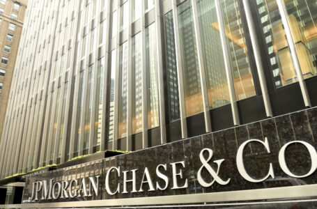 JPMorgan Chase CEO Hints at Four 0.25% Rate Hikes, Here’s What It Means for Crypto