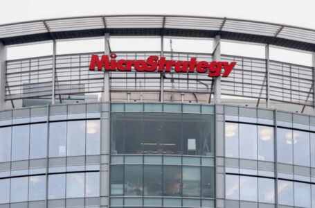 MicroStrategy CFO Confirms Buy and Hold Bitcoin Strategy Amid Market Turbulence