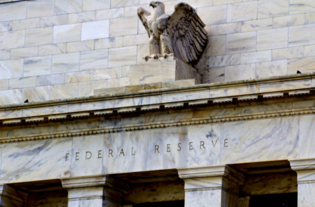 Fed Bans Senior Officials From Cryptocurrency Investing