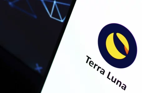 Terra (LUNA) Price Struggles to Hold Above $80 as FTX Lists UST