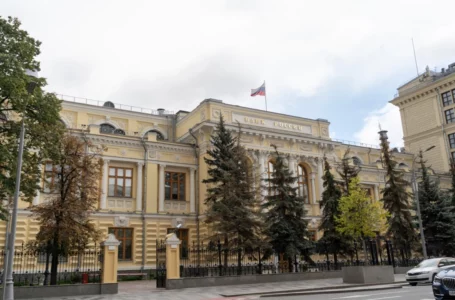 Russian Banks Told to Track Crypto-Related Transactions Amid Currency Restrictions