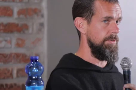 Jack Dorsey Adds “Bitcoin” to His Twitter Bio Section – Is He up to Something?