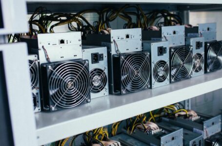 Bitcoin’s Sinking Price Pushes Hashrate Below 200 Exahash, Mining Difficulty Expected to Slide 2.8% Lower