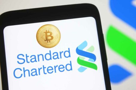 Standard Chartered Bank: Bitcoin Could Fall to $5,000 Next Year